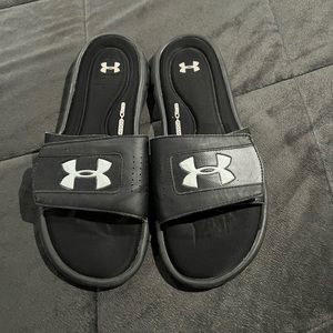 Under armor black and white size 10